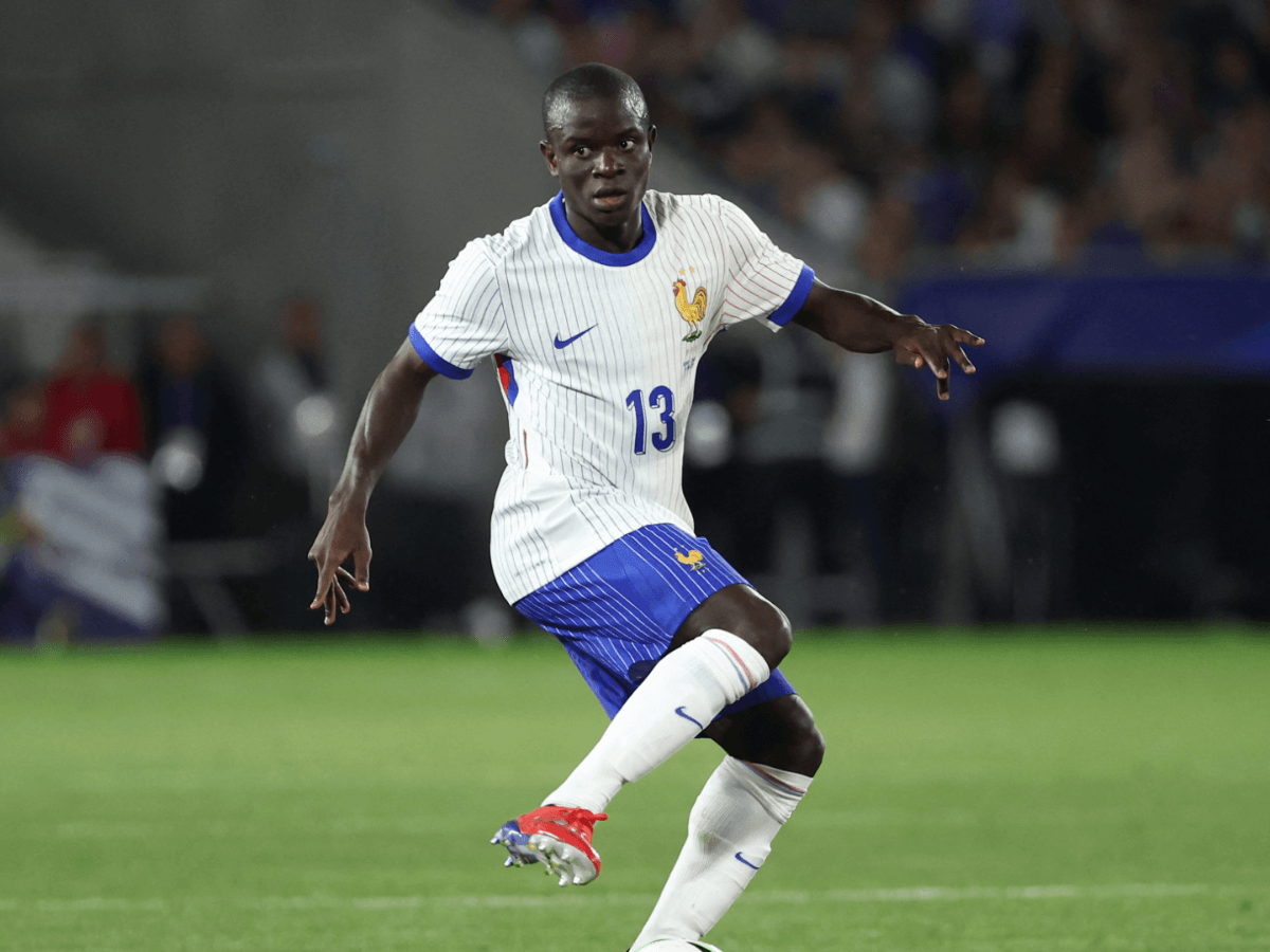 ngolo-kante-tro-lai-tuyen-phap